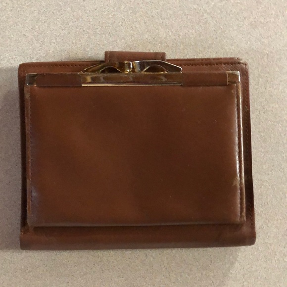 Etienne Aigner Handbags - 🍂Etienne Aigner Wallet